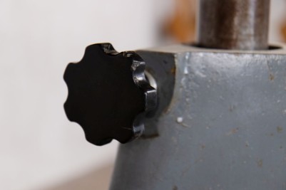 close-up-of-adjustable-height-mechanism